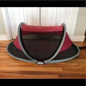 KidCo Peapod baby travel bed. Padded.